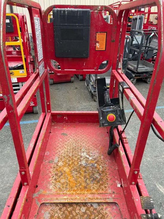 2019 MEC MICRO 19 Scissor Lift