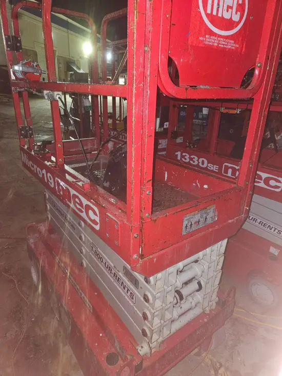 2018 MEC MICRO 19 Scissor Lift