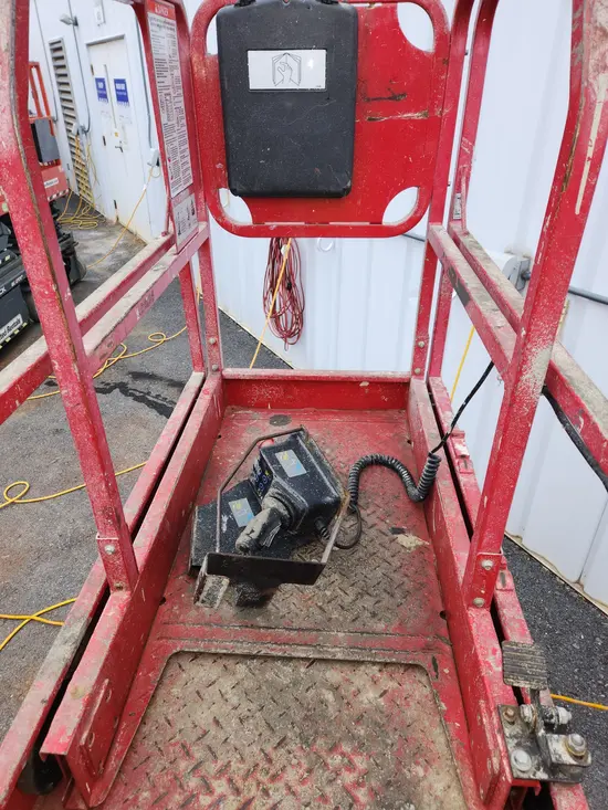 2018 MEC MICRO 19 Scissor Lift