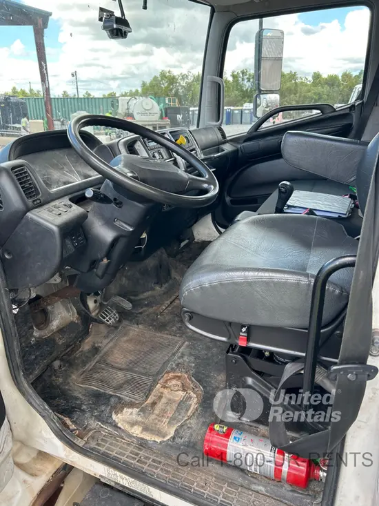 2019 HINO 268DCD4X2