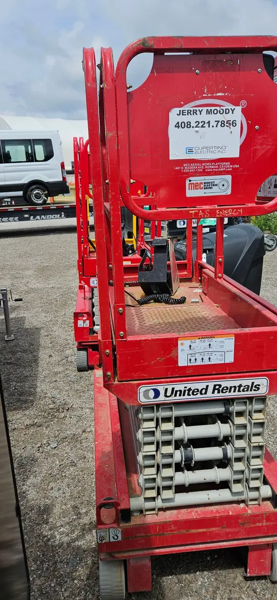 2019 MEC MICRO 19 Scissor Lift
