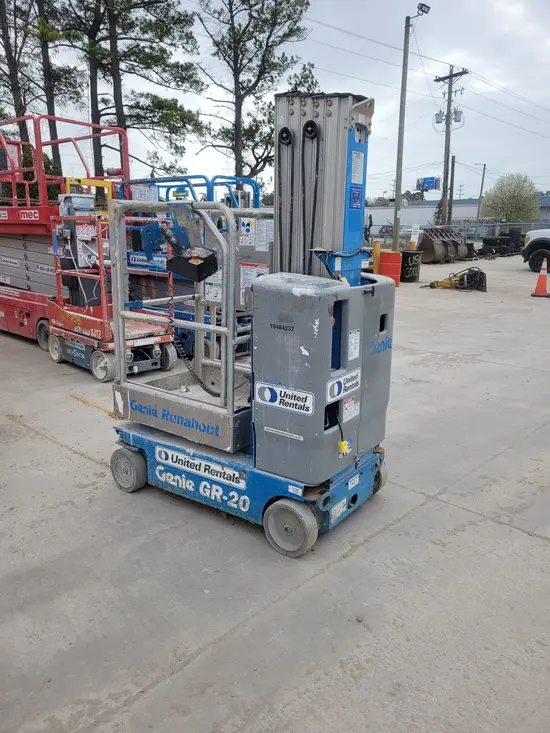 2016 Genie GR-20 Self-Propelled One-Person Lift