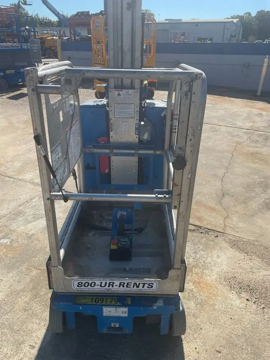 2019 Genie GR-20 Self-Propelled One-Person Lift
