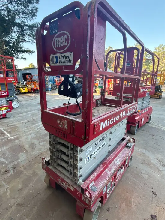 2018 MEC MICRO 19 Scissor Lift