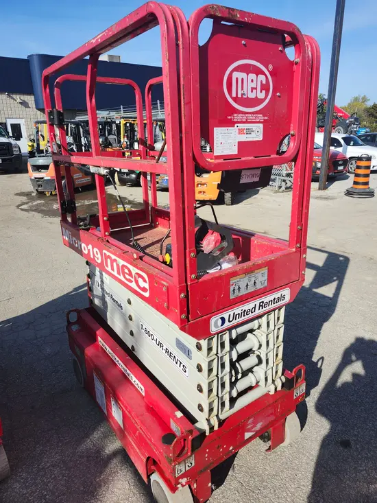 2018 MEC MICRO 19 Scissor Lift