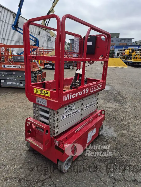 2018 MEC MICRO 19 Scissor Lift