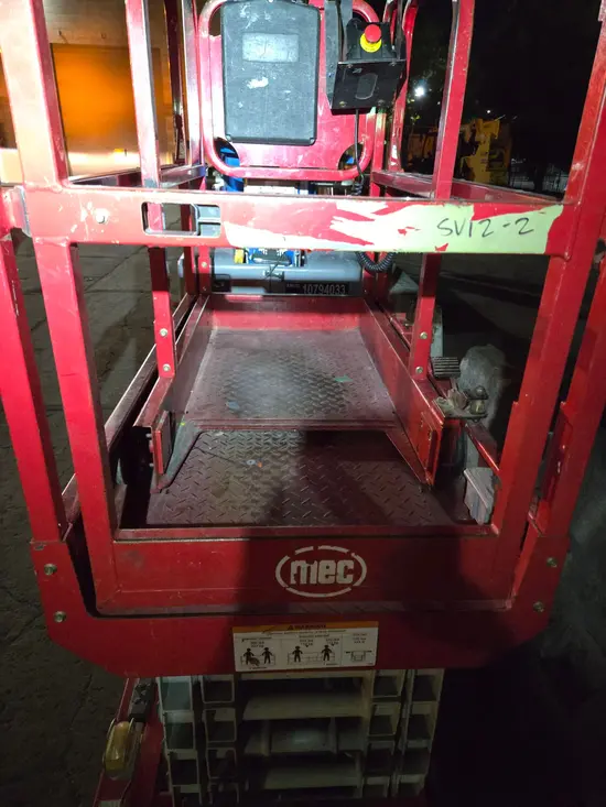 2019 MEC MICRO 19 Scissor Lift