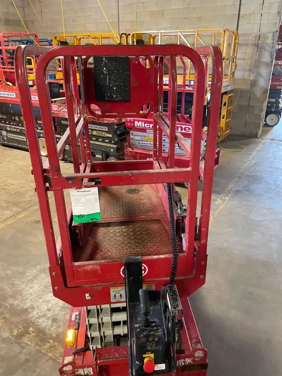 2019 MEC MICRO 19 Scissor Lift