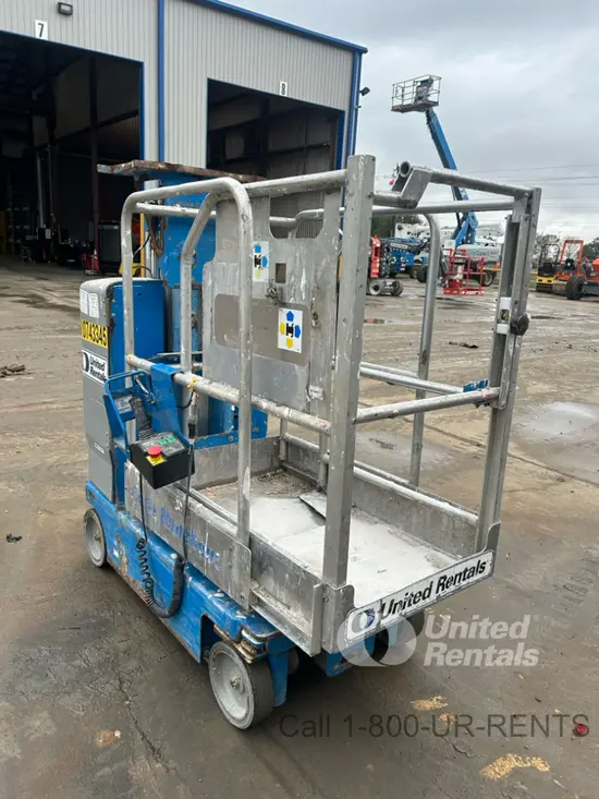 2018 Genie GR-12 Self-Propelled One-Person Lift