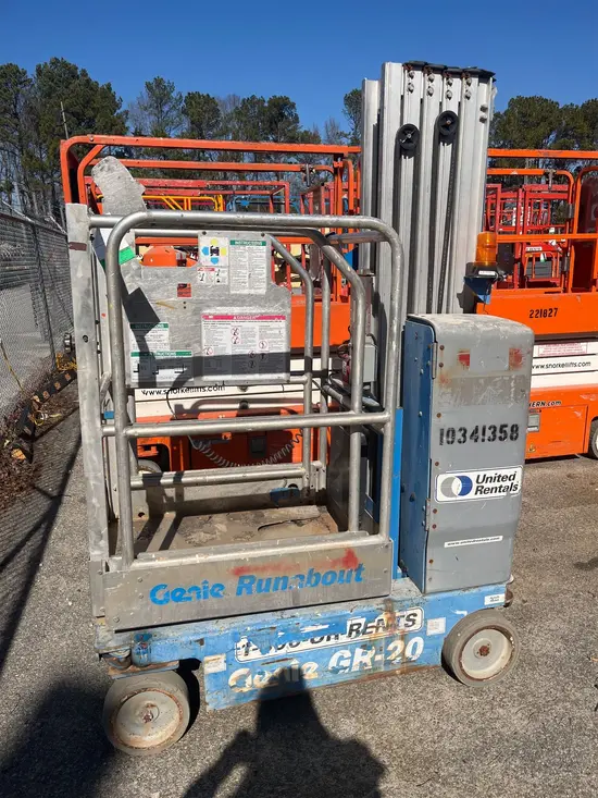 2015 Genie GR-20 Self-Propelled One-Person Lift
