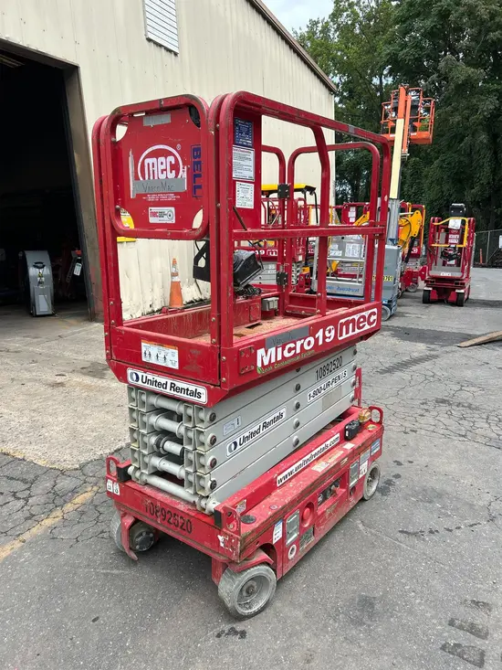 2019 MEC MICRO 19 Scissor Lift