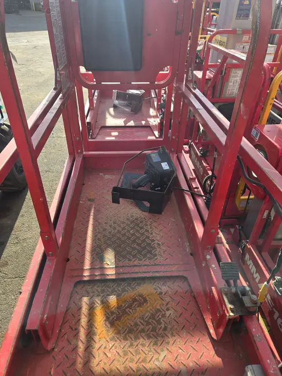 2019 MEC MICRO 19 Scissor Lift