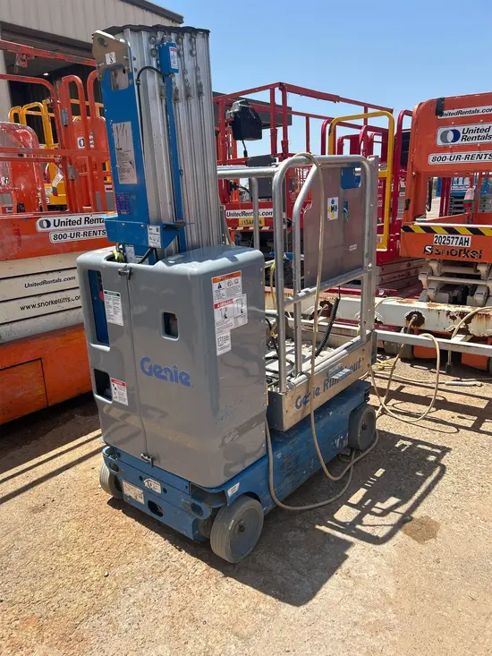 2018 Genie GR-20 Self-Propelled One-Person Lift