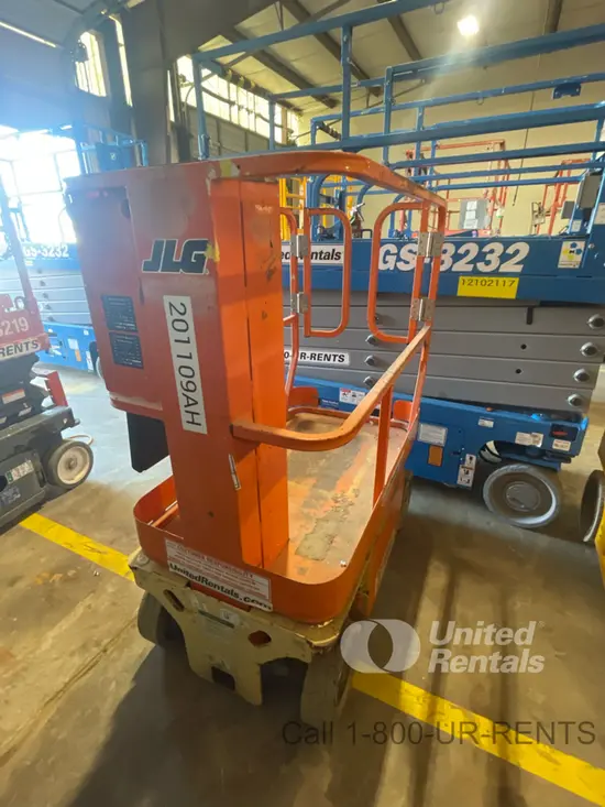 2017 JLG 1230ES Self-Propelled One-Person Lift