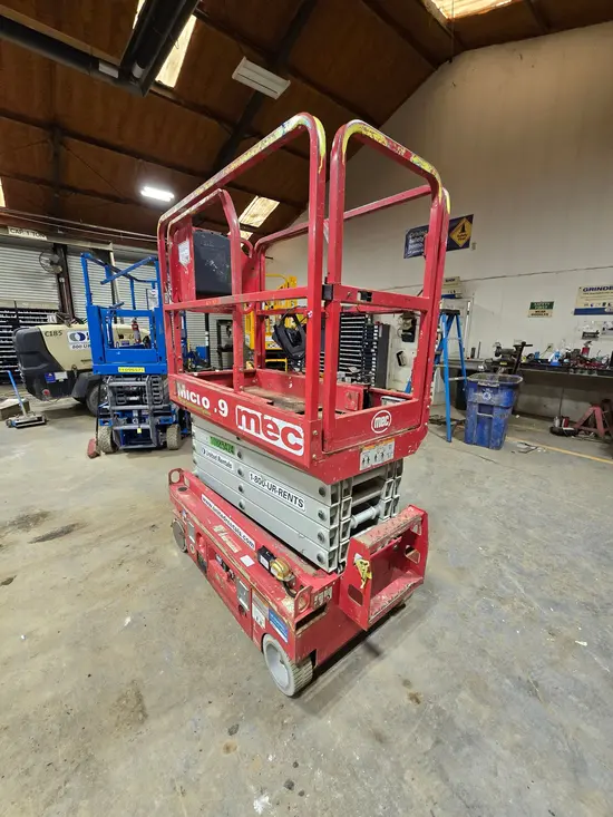 2019 MEC MICRO 19 Scissor Lift