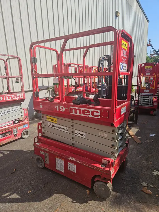 2018 MEC MICRO 19 Scissor Lift