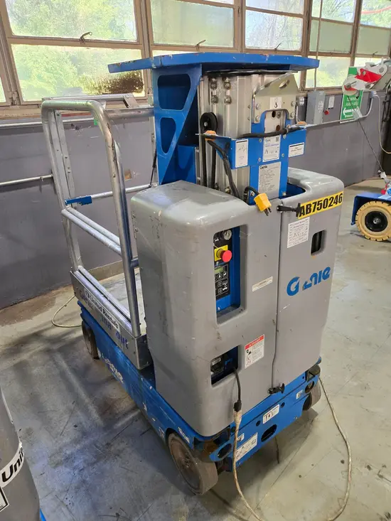2019 Genie GR-12 Self-Propelled One-Person Lift
