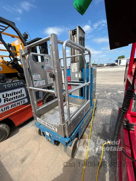2018 Genie GR-20 Self-Propelled One-Person Lift