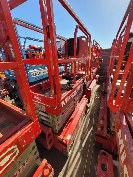 2017 MEC MICRO 19 Scissor Lift