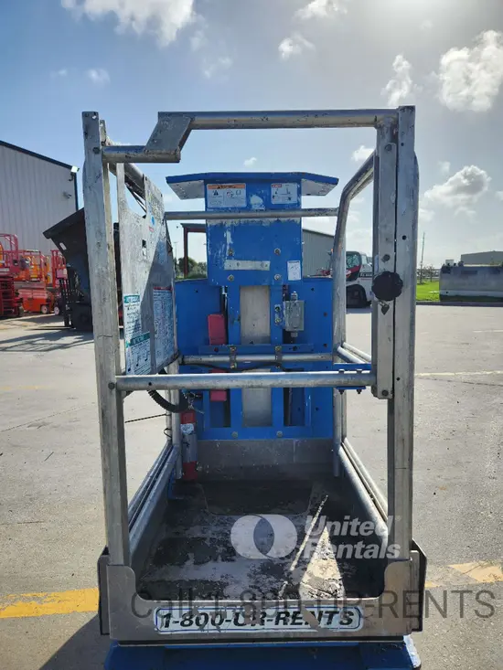 2018 Genie GR-12 Self-Propelled One-Person Lift