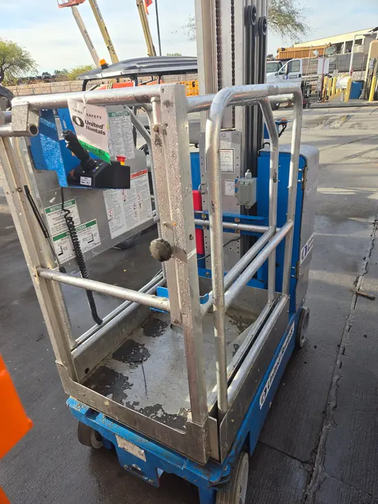 2018 Genie GR-20 Self-Propelled One-Person Lift