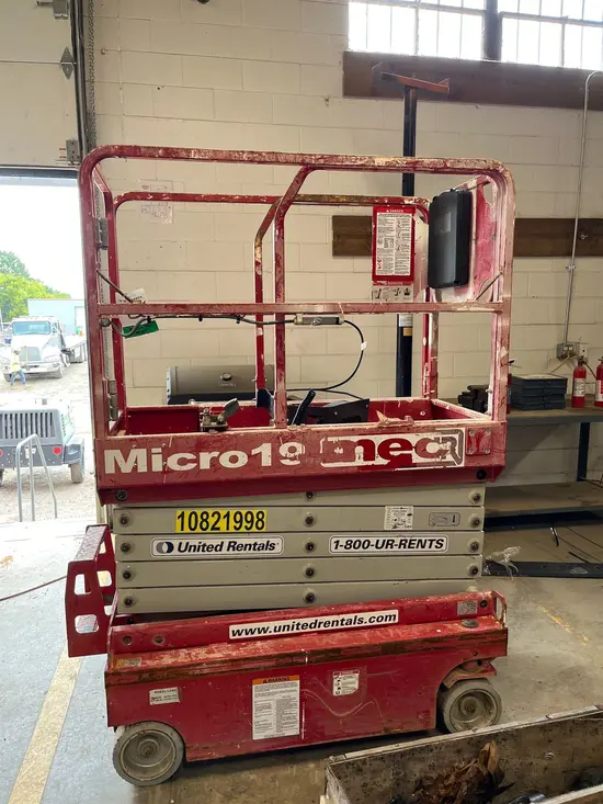 2018 MEC MICRO 19 Scissor Lift
