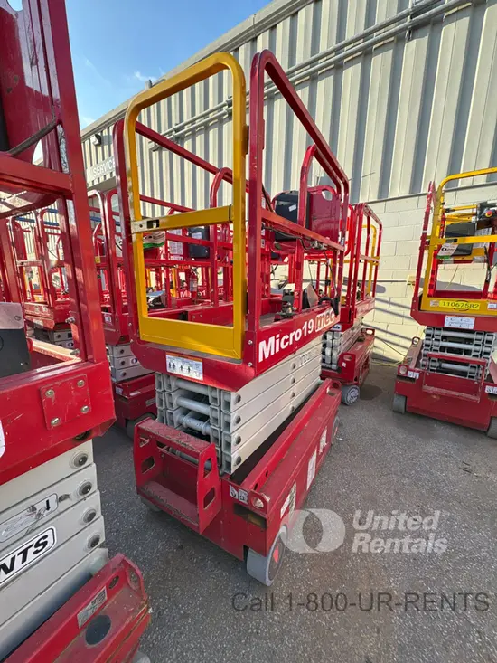 2017 MEC MICRO 19 Scissor Lift