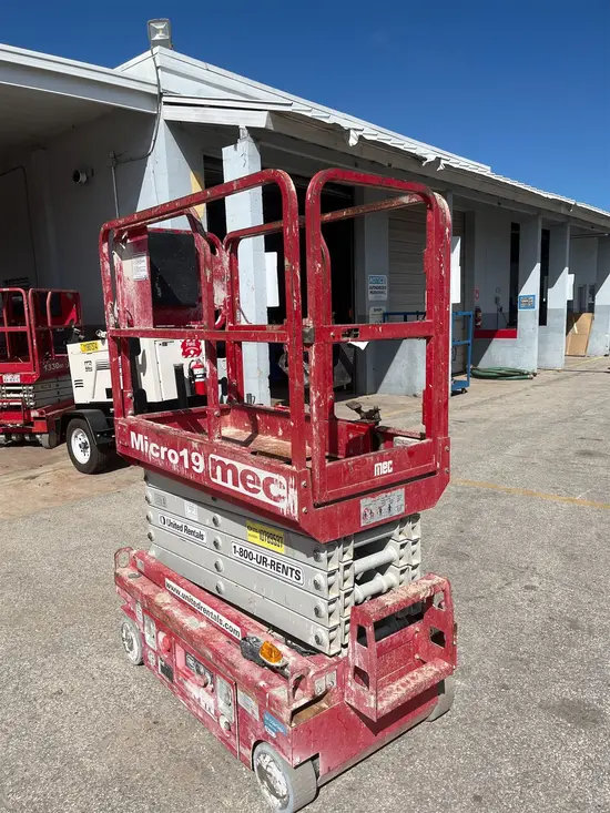 2018 MEC MICRO 19 Scissor Lift