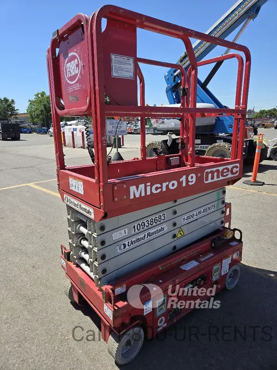 2019 MEC MICRO 19 Scissor Lift