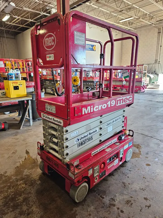 2018 MEC MICRO 19 Scissor Lift