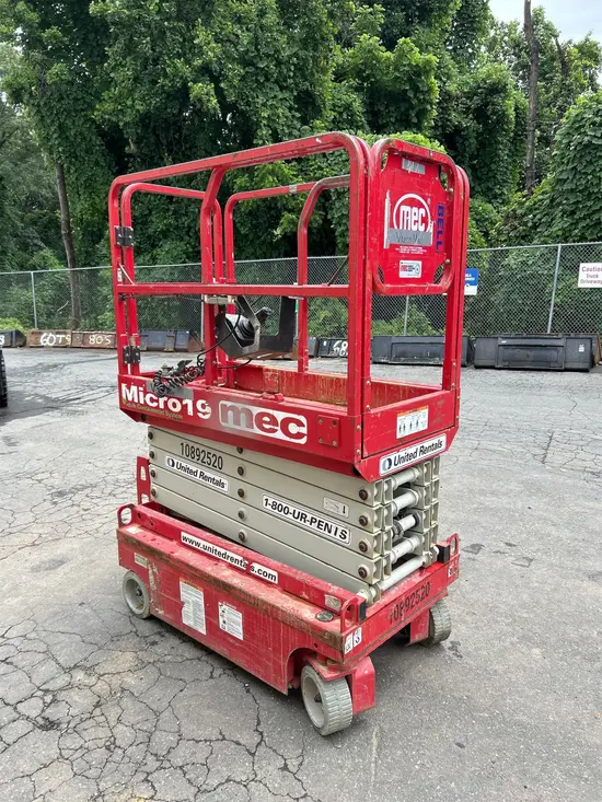 2019 MEC MICRO 19 Scissor Lift
