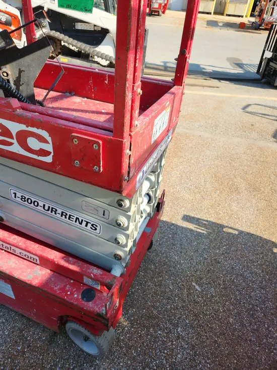 2018 MEC MICRO 19 Scissor Lift