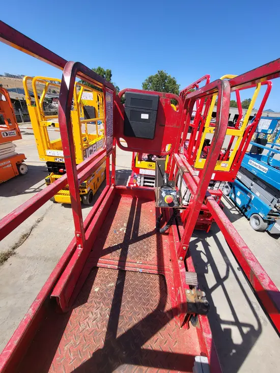 2018 MEC MICRO 19 Scissor Lift