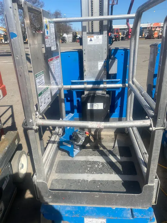 2018 Genie GR-20 Self-Propelled One-Person Lift