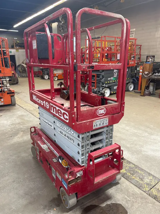 2018 MEC MICRO 19 Scissor Lift