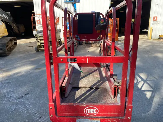 2019 MEC MICRO 19 Scissor Lift