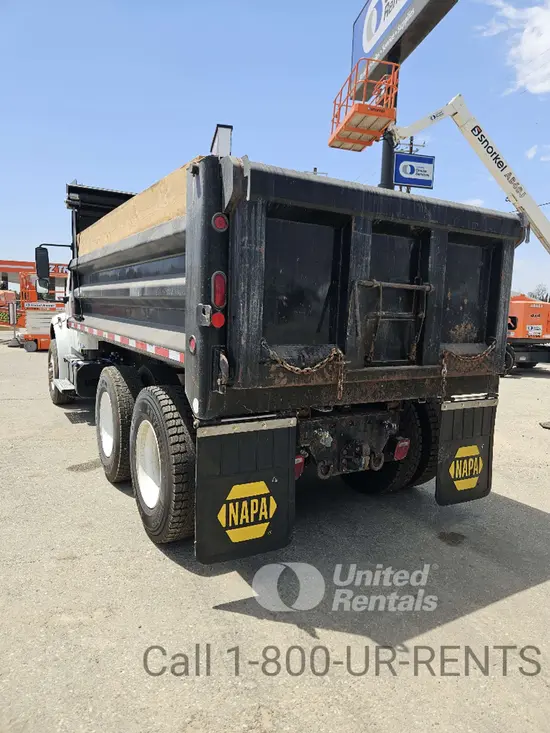 2021 Freightliner M2-106 Truck