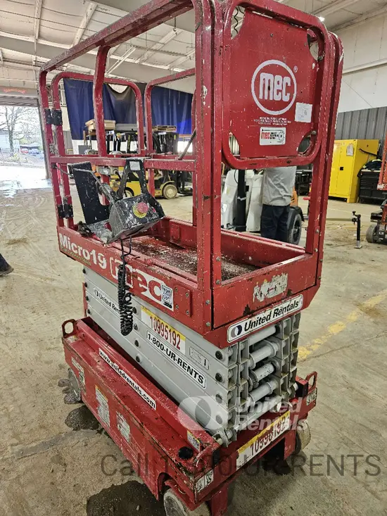 2019 MEC MICRO 19 Scissor Lift