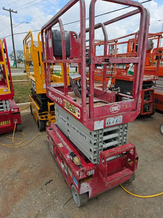 2018 MEC MICRO 19 Scissor Lift