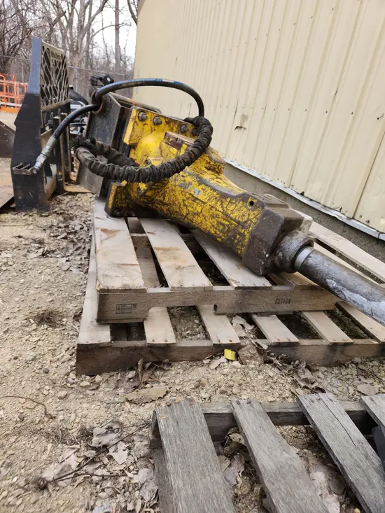 2016 Atlas Copco SB 452 Attachment