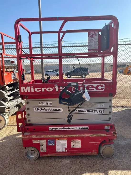 2018 MEC MICRO 19 Scissor Lift