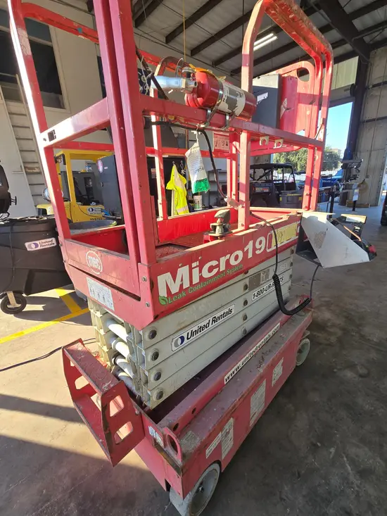 2019 MEC MICRO 19 Scissor Lift