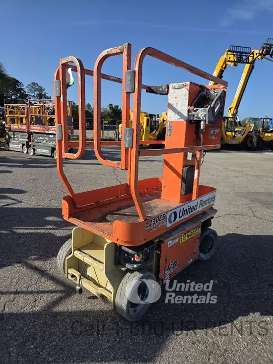 2017 JLG 1230ES Self-Propelled One-Person Lift