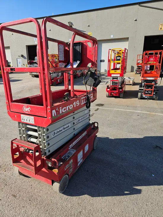 2019 MEC MICRO 19 Scissor Lift