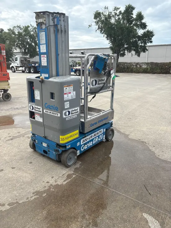 2016 Genie GR-20 Self-Propelled One-Person Lift
