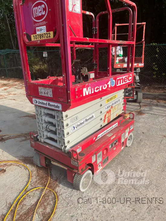 2018 MEC MICRO 19 Scissor Lift