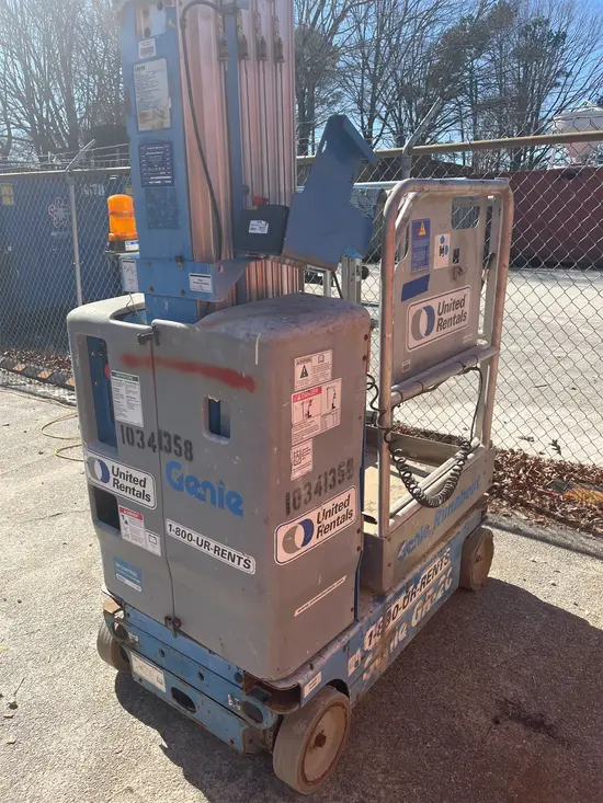 2015 Genie GR-20 Self-Propelled One-Person Lift