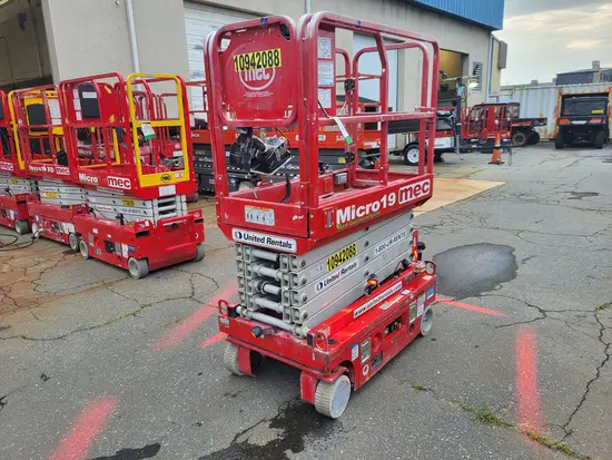 2019 MEC MICRO 19 Scissor Lift