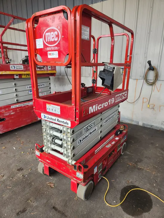 2018 MEC MICRO 19 Scissor Lift