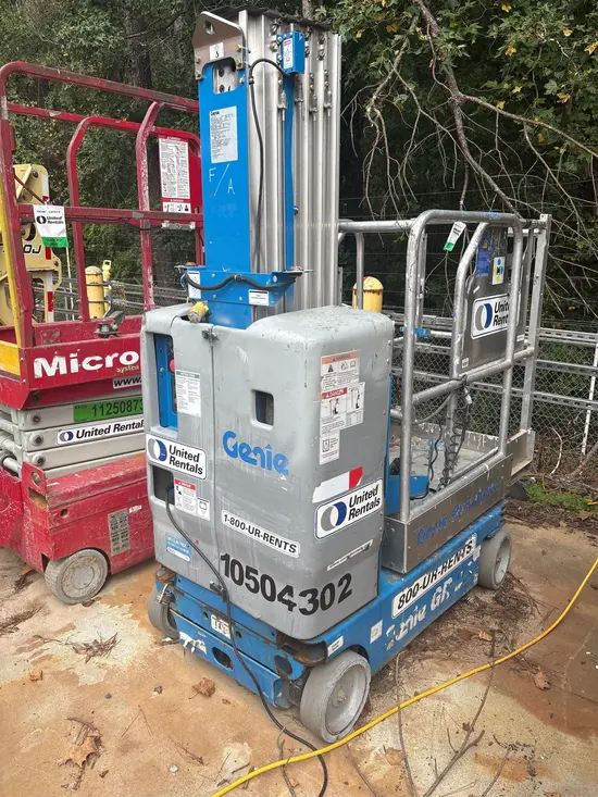 2016 Genie GR-20 Self-Propelled One-Person Lift